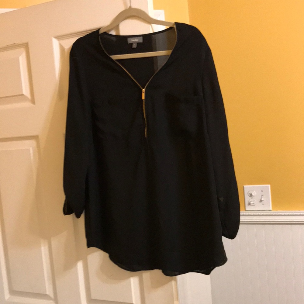 Neiman Marcus black tab sleeve blouse